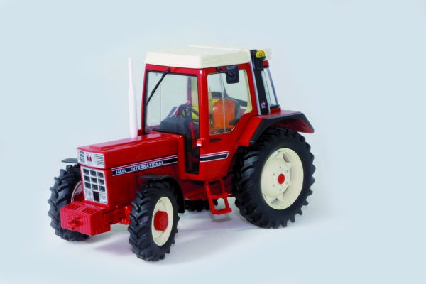 Tracteur IH 844