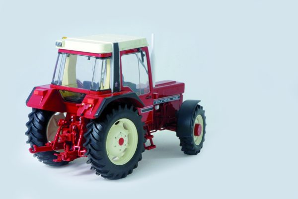 Tracteur IH 844