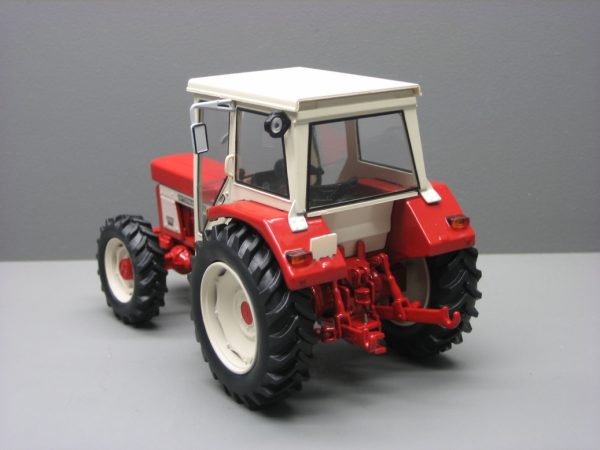 Tracteur IH 844